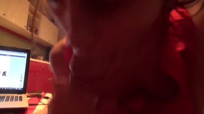 Školáčka fajčí penis svojho brata, keď nikto nie je doma