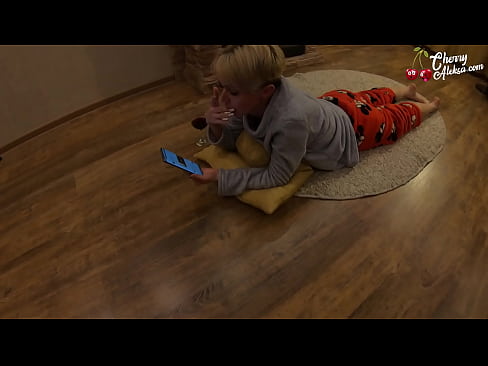 ❤️ Šialená blondínka fajčí obrovský penis a skáče na ňom - análny sex Šukanie na sk.naughtyhentai.ru ❌